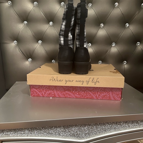 Muk Luks Black and White Plaid Wedge Boots - Picture 2 of 4
